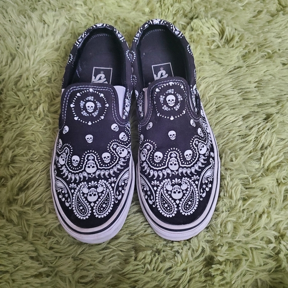 Vans Shoes Skull Vans Womens 85 Poshmark